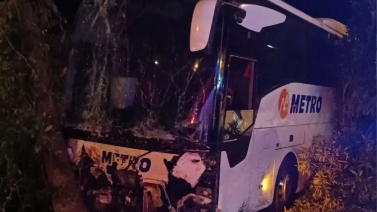 Alanya’da yolcu otobüsü kaza yaptı: 3 yaralı
