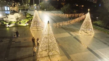 Antalya yeni yıl için süsleniyor