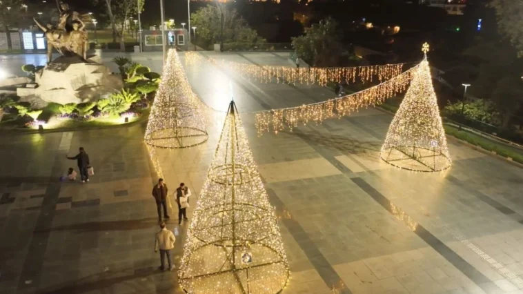 Antalya yeni yıl için süsleniyor