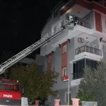Antalya'da 3 katlı apartmanda yangın paniği