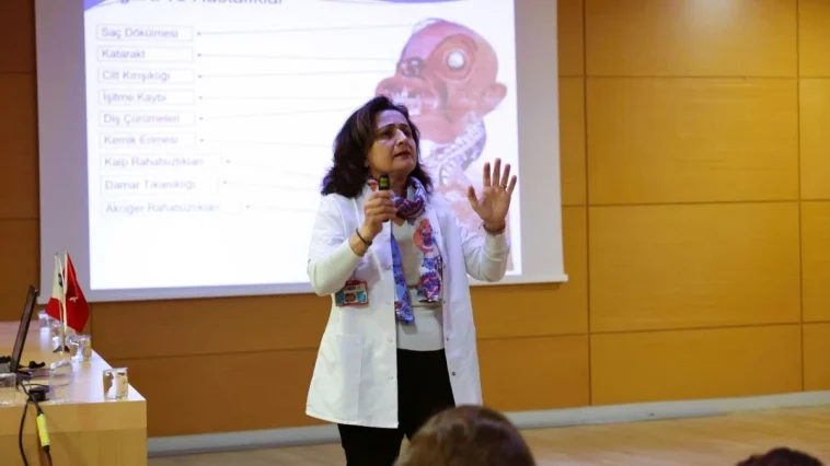 Antalya'da belediye çalışanlarına kanserde erken tanı eğitimi