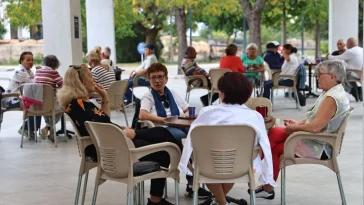 Antalya'da emekli kahveleri ilgi görüyor
