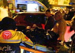 Antalya’da iki araç arasında sıkışan sürücünün ayağı kırıldı