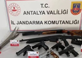 Antalya’da jandarmadan ruhsatsız silah baskını