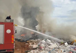 Antalya'da katı atıkların depolandığı alanda yangın