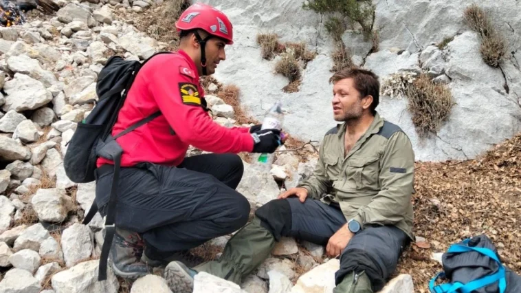Antalya’da kaybolan yürüyüşçü 3 saatte kurtarıldı