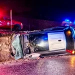 Antalya'da kontrolden çıkan otomobil yan yattı: 3 yaralı