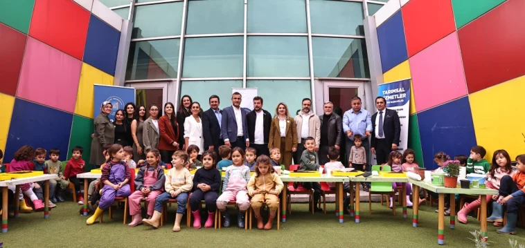 Antalya'da minikler 'Bir Saksı Bir Umut' projesiyle toprakla buluştu