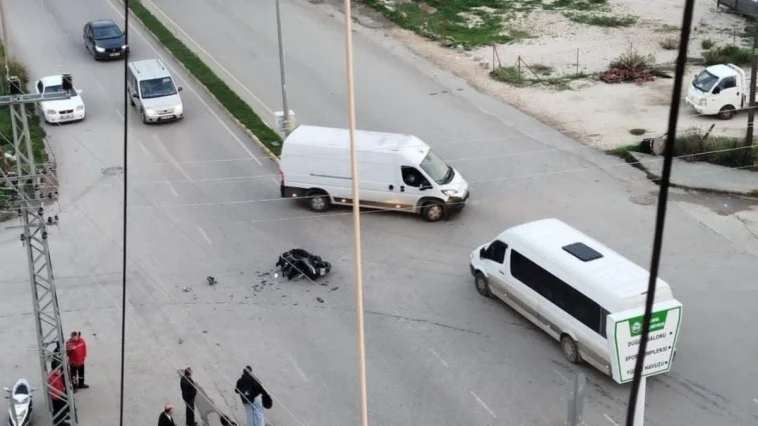 Antalya'da otomobil ve motosiklet çarpıştı: 2 yaralı