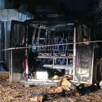 Antalya’da park halindeki minibüs alev alev yandı