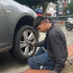 Antalya'da park halindeki yaklaşık 20 aracın lastikleri kesildi