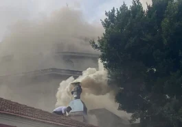 Antalya'da restoran bacasındaki yangın Kaleiçi'ni dumana boğdu