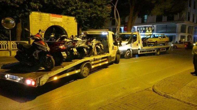 Antalya'da şok motosiklet uygulamasında 40 araç trafikten men edildi