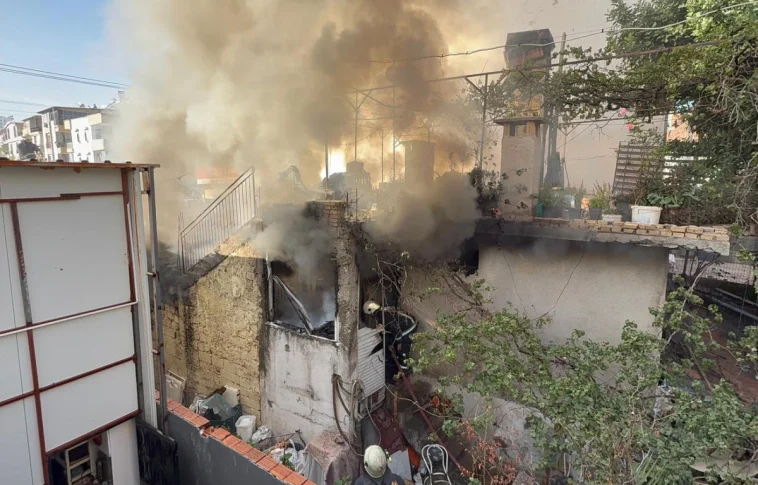 Antalya'da yaşlı çifti dumanların arasından kurtardılar