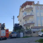 Apartman çatısındaki yangını patlayan su borusu söndürdü