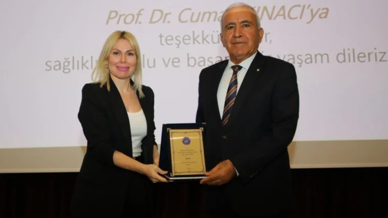 AÜ’de Çevre Hizmet Ödülleri sahiplerini buldu