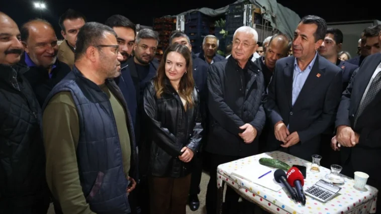 Başkan Vekili Büşra Özdemir’den hal esnafına ziyaret