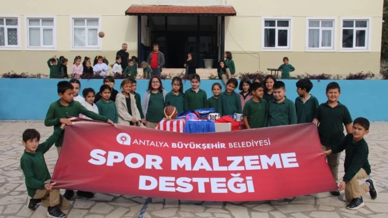 Büyükşehir’den geleceğin sporcularına malzeme desteği