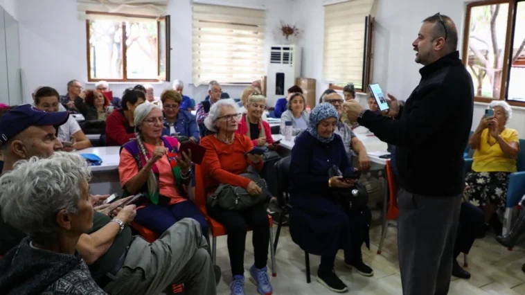 Büyükşehir’den yaşlılara dijital dünya desteği