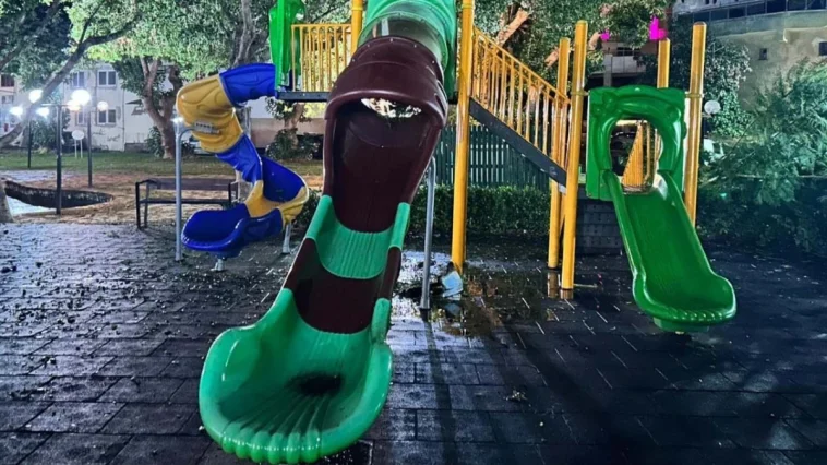 Çakmakla oynayan çocuklar parkta yangın çıkardı