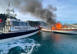 Demre’de ticari yat yandı