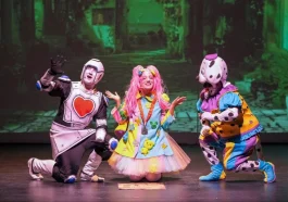 'Dino Ormanı' ile miniklerin neşeli sesleri sahneyi doldurdu