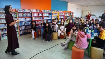 Doğan Hızlan Kütüphanesi’nde imza etkinliği