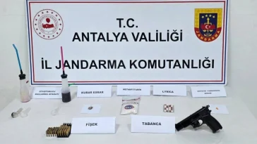 Döşemealtı'nda uyuşturucu operasyonu 4 kişi yakalandı