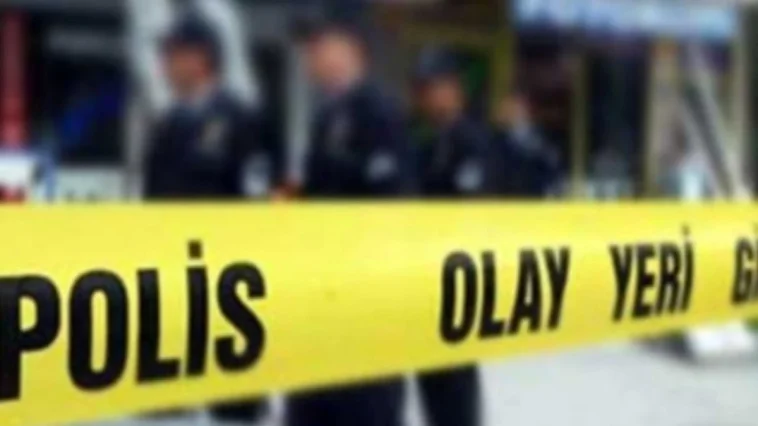Ev arkadaşını tuvalette ölü buldu