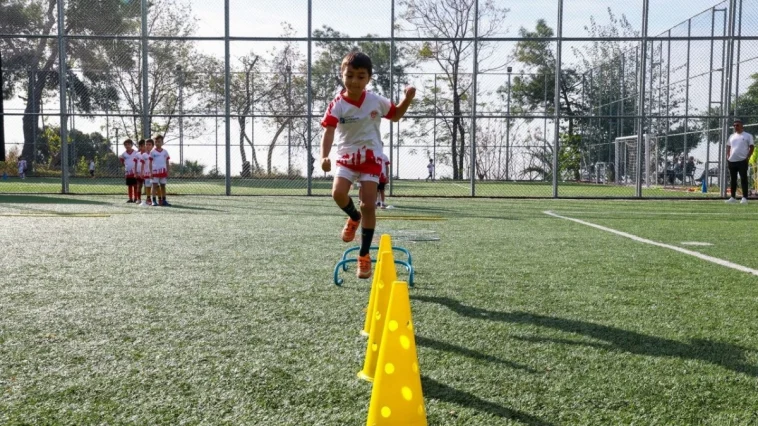 Futbol Akademisi'nde eğitimler sürüyor