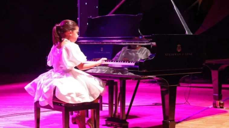 Genç piyanistler ayakta alkışlandı