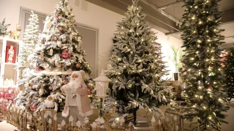 Hazır süslemeli yılbaşı ağaçlarına yoğun ilgi