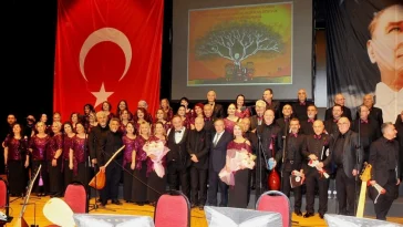 Hekimlerden türkü konseri