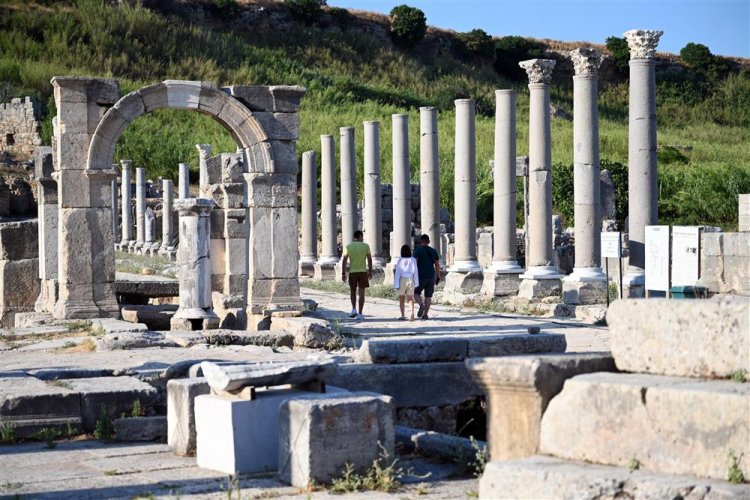 ANTALYA EKİM AYINDA ZİRVE YAPTI, 10 AYDA 16 MİLYON TURİSTİ AŞTI!