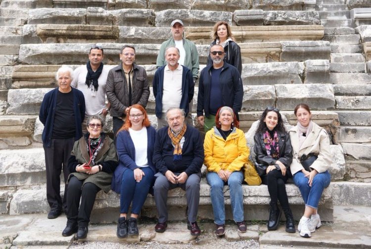 'BİR BAŞKA ANTALYA' ÇALIŞTAYI ÖNCESİ SANATÇILAR ANTİK KENTLERDE İLHAM TURUNDA