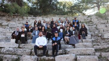 'GELECEĞİMİZİ YAZAN GENÇ YÜREKLER' PROJESİ KAPSAMINDA GENÇLER TARİHLE BULUŞTU