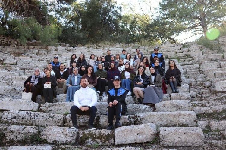 'GELECEĞİMİZİ YAZAN GENÇ YÜREKLER' PROJESİ KAPSAMINDA GENÇLER TARİHLE BULUŞTU