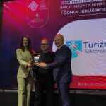 HALİL ÖNCÜ’YE TURİZME KATKI VE KATILIMLARINDAN DOLAYI TEŞEKKÜR PLAKETİ