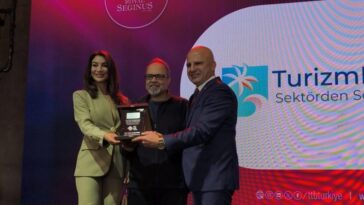 HALİL ÖNCÜ’YE TURİZME KATKI VE KATILIMLARINDAN DOLAYI TEŞEKKÜR PLAKETİ