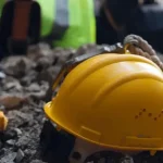 İnşaatta çalışan işçi, 3 metreden düşerek ağır yaralandı