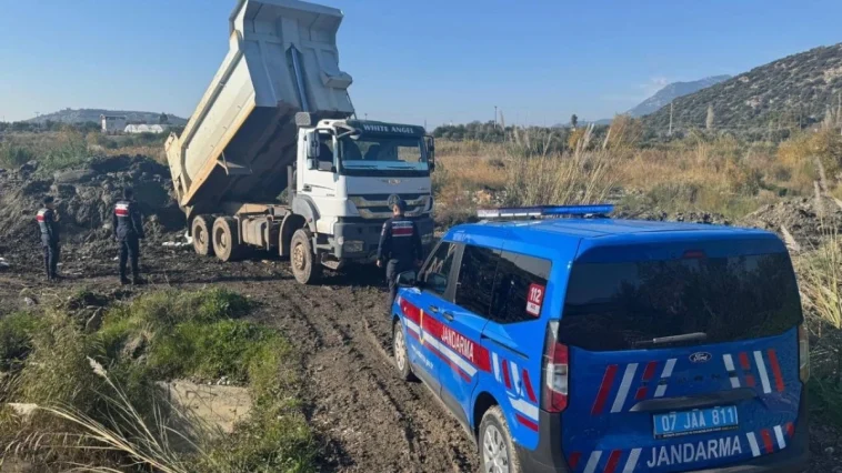 Kaş’ta kum kaçakçılarına suçüstü