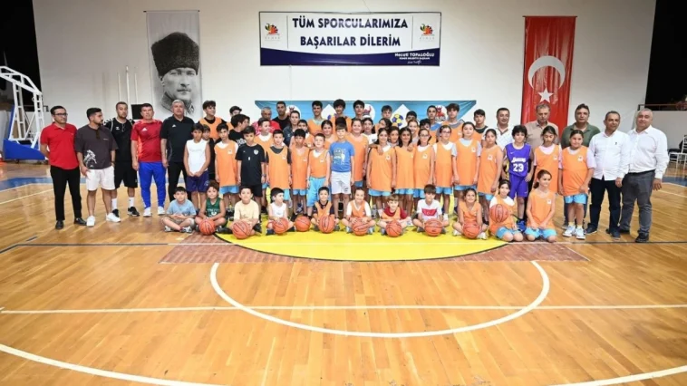 Kemer Belediyesi çocukları ve gençleri sporla buluşturmaya devam ediyor