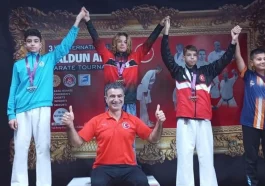 Kemer Belediyesi Karate Takımı'ndan 9 madalya