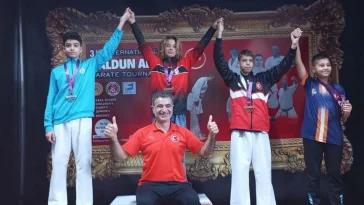 Kemer Belediyesi Karate Takımı'ndan 9 madalya
