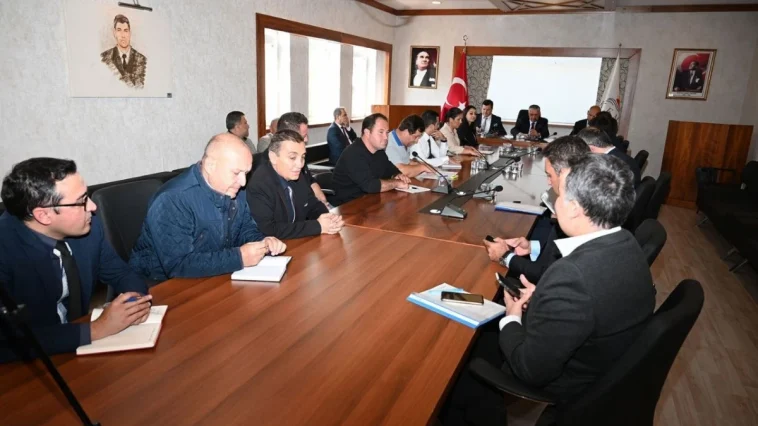 Kemer'de personel promosyonları canlı yayında belirlendi