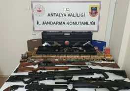 Kemer’de jandarmadan silah operasyonu