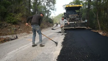 Kemer'de Kiriş dağ yolunda asfalt bakımı yapıldı