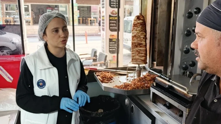 Kemer'de zabıtadan restoran ve kafelere denetim