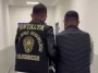 Kendisini polis olarak tanıtan dolandırıcı tutuklandı