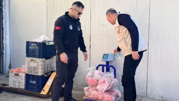 Kepez’de 574 kilo bozuk gıda imha edildi